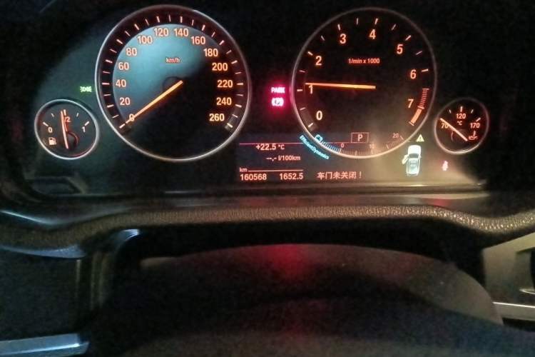 Used BMW X3 2014 xDrive20i Leading Model Odometer Close Up