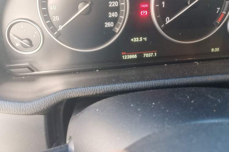 Used BMW X3 2014 xDrive20i Leading Model Odometer Close Up