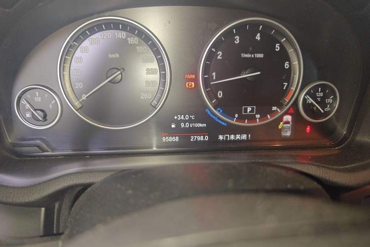Used BMW X3 2014 xDrive20i Leading Model Odometer Close Up