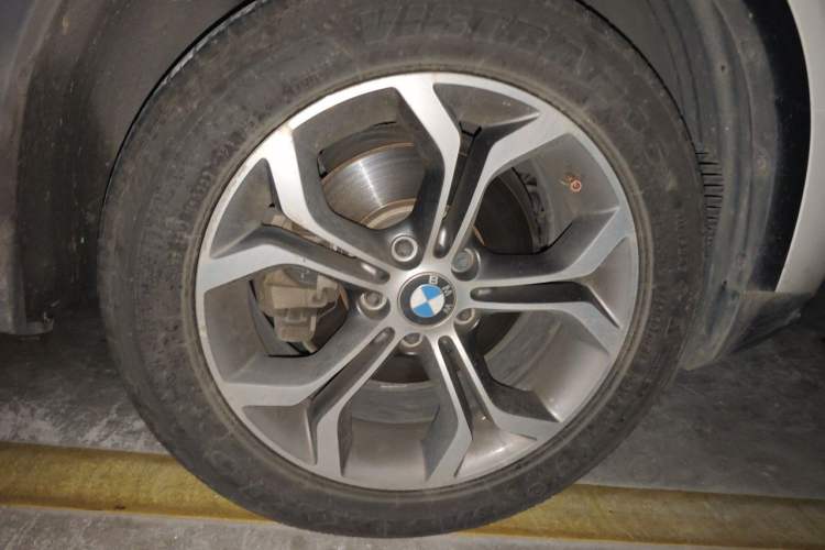 Used BMW X3 2014 xDrive20i X Design Package Right Front Wheel Hub