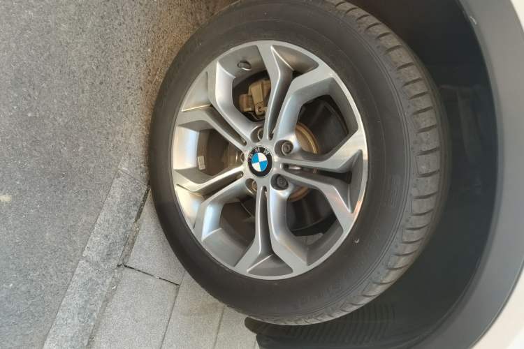 Used BMW X3 2014 xDrive20i X Design Package Right Front Wheel Hub
