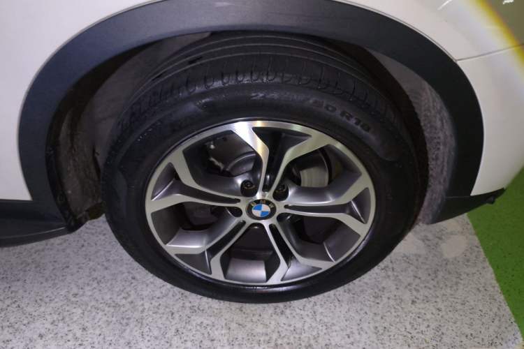 Used BMW X3 2014 xDrive20i X Design Package Right Front Wheel Hub