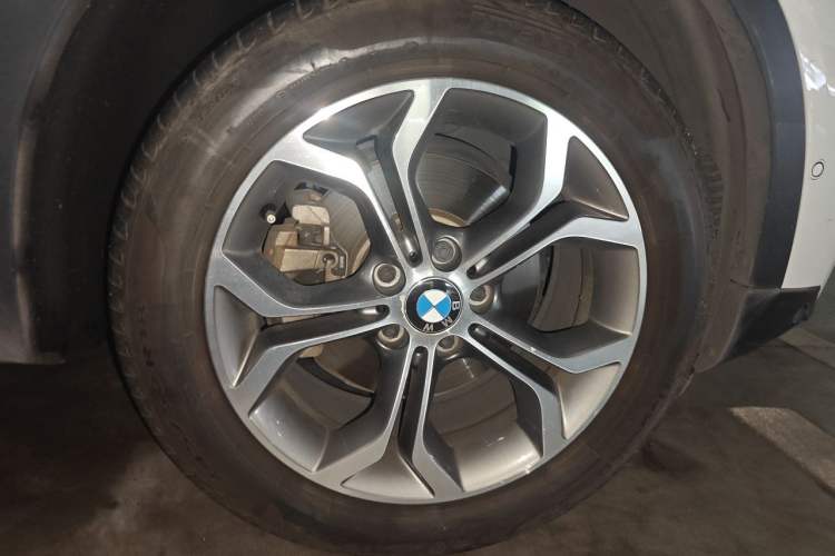 Used BMW X3 2014 xDrive20i X Design Package Right Front Wheel Hub