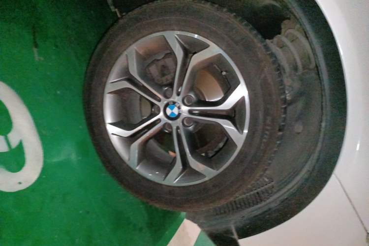 Used BMW X3 2014 xDrive28i X Design Package Right Front Wheel Hub