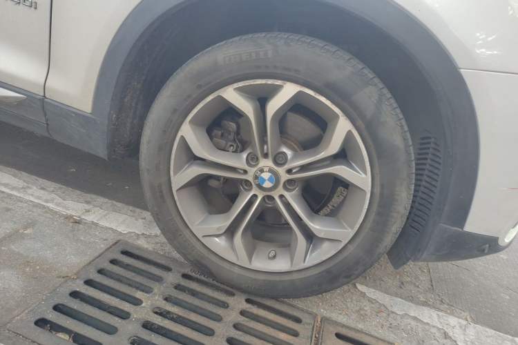Used BMW X3 2014 xDrive20i X Design Package Right Front Wheel Hub