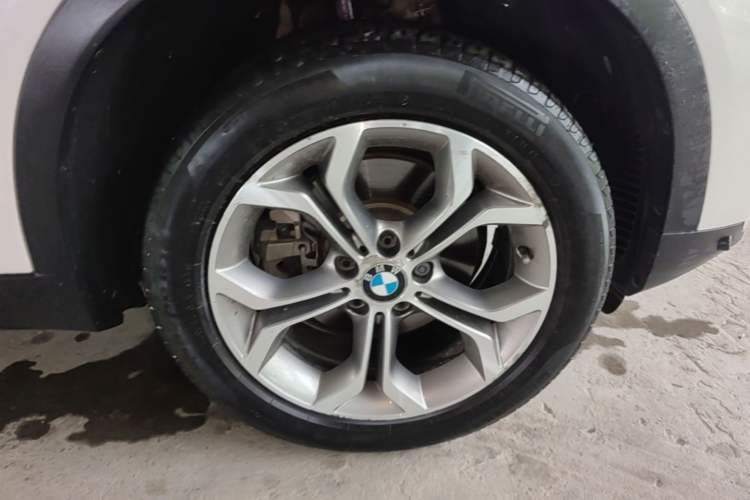 Used BMW X3 2014 xDrive20i X Design Package Right Front Wheel Hub