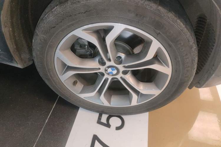 Used BMW X3 2014 xDrive20i X Design Package Right Front Wheel Hub