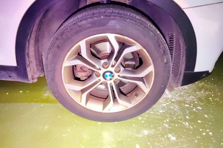 Used BMW X3 2014 xDrive20i X Design Package Right Front Wheel Hub