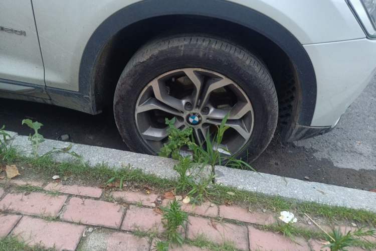 Used BMW X3 2014 xDrive20i X Design Package Right Front Wheel Hub