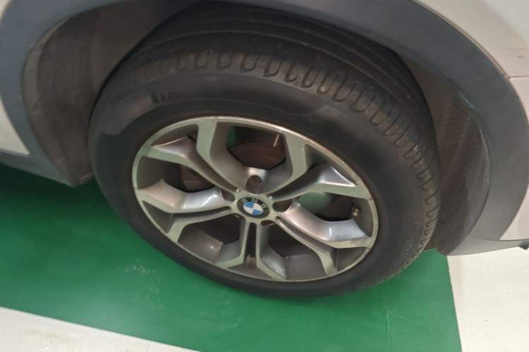 Used BMW X3 2014 xDrive20i X Design Package Right Front Wheel Hub