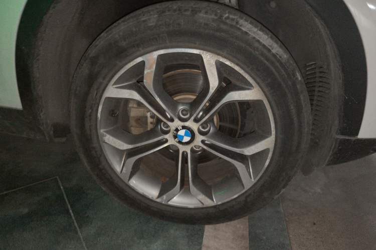 Used BMW X3 2014 xDrive20i X Design Package Right Front Wheel Hub