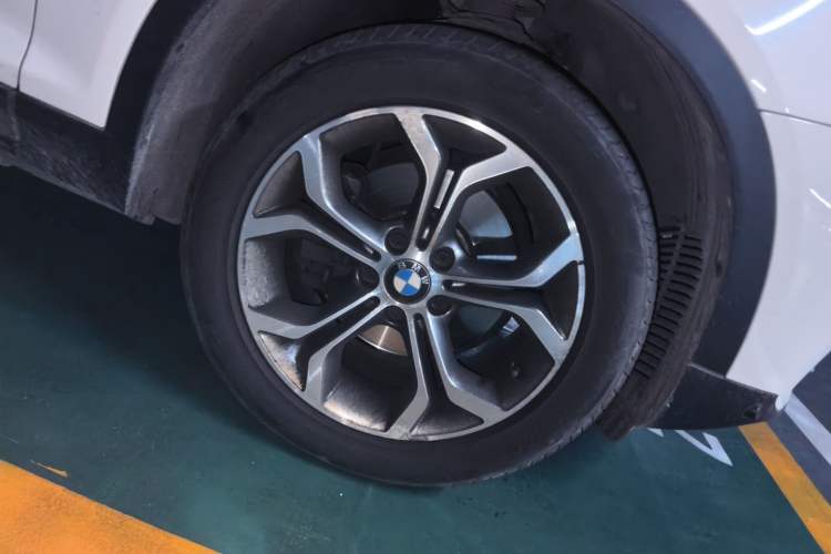Used BMW X3 2014 xDrive28i X Design Package Right Front Wheel Hub