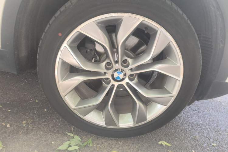 Used BMW X3 2014 xDrive28i X Design Package Right Front Wheel Hub