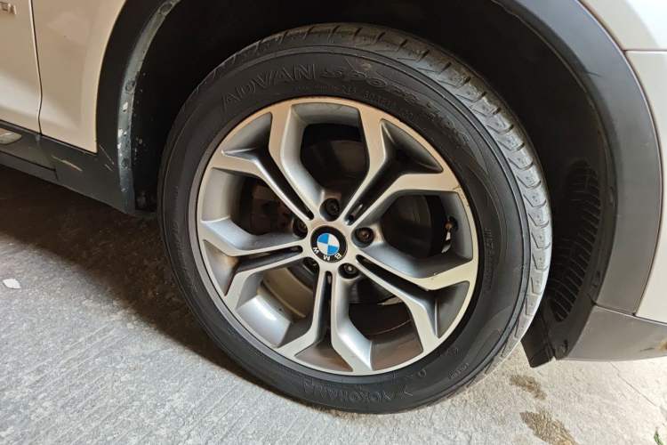 Used BMW X3 2014 xDrive20i X Design Package Right Front Wheel Hub