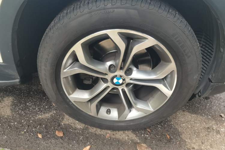 Used BMW X3 2014 xDrive20i Leading Model Right Front Wheel Hub