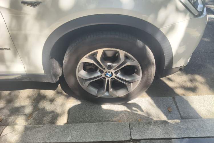 Used BMW X3 2014 xDrive20i X Design Package Right Front Wheel Hub