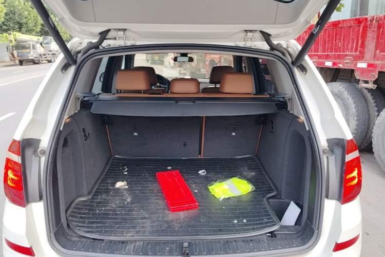 Used BMW X3 2014 xDrive28i Leading Model Trunk
