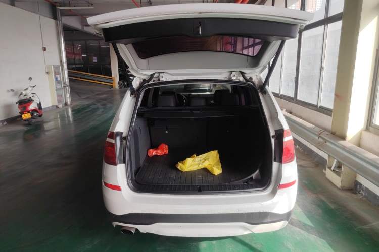 Used BMW X3 2014 xDrive20i Leading Model Trunk