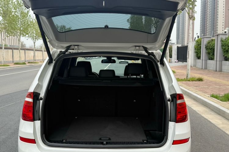 Used BMW X3 2014 xDrive20i Leading Model Trunk