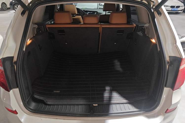 Used BMW X3 2014 xDrive28i Leading Model Trunk