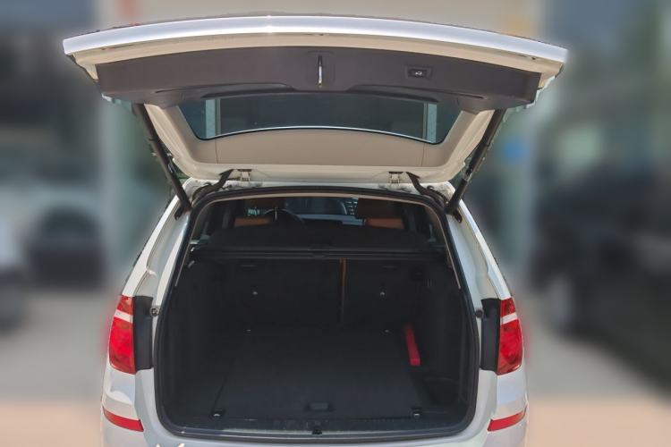 Used BMW X3 2014 xDrive28i Leading Model Trunk