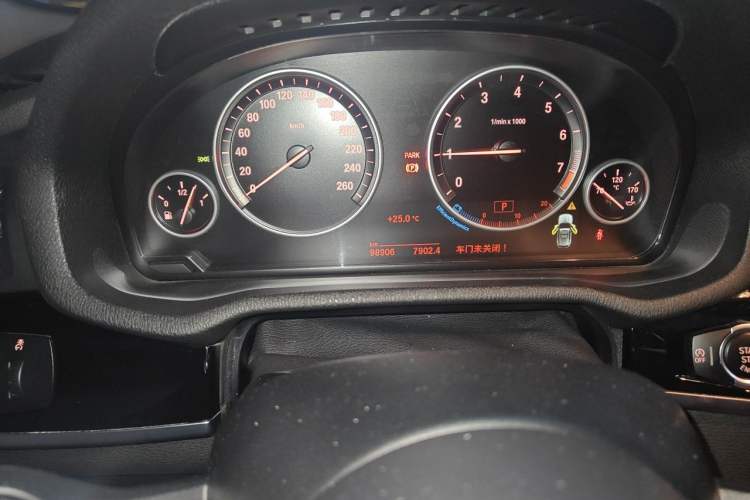 Used BMW X3 2016 xDrive20i M Sport Edition Odometer Close Up