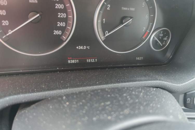 Used BMW X3 2016 sDrive20i Odometer Close Up