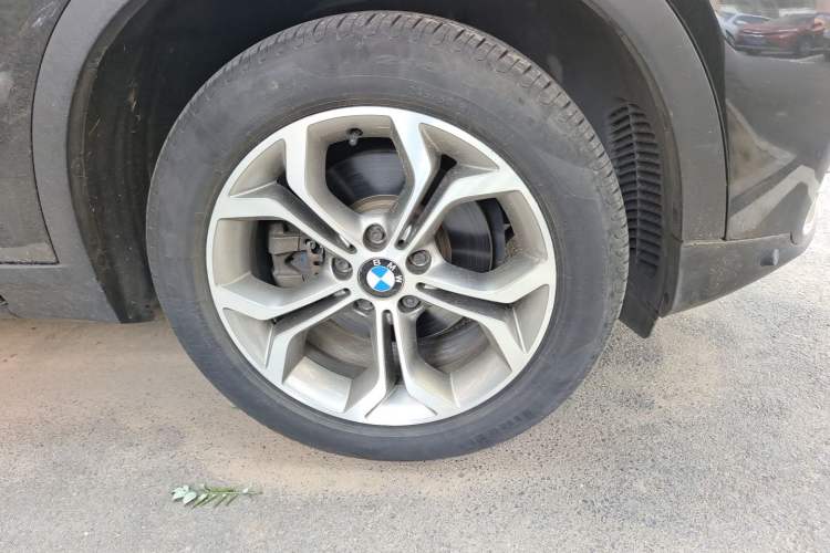 Used BMW X3  Right Front Wheel Hub