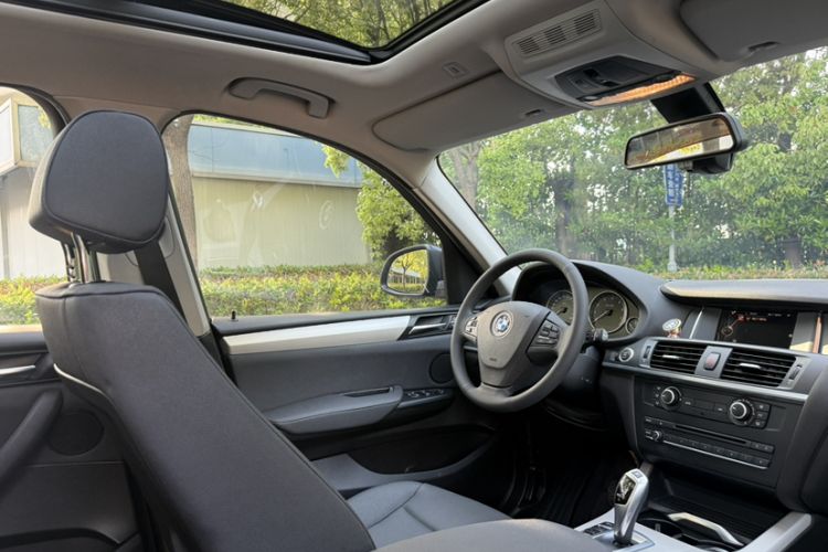 Used BMW X3 2016 sDrive20i Interior 4