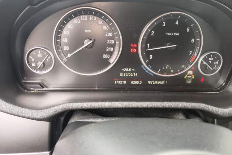 Used BMW X3 2016 sDrive20i Odometer Close Up