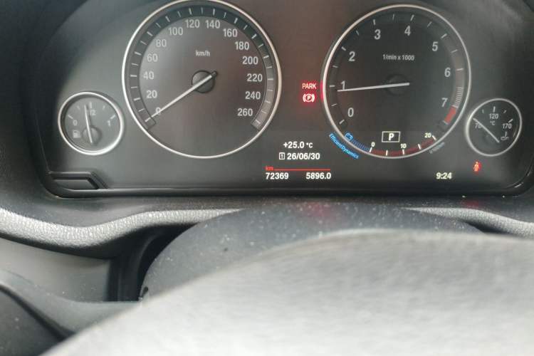 Used BMW X3 2016 sDrive20i Odometer Close Up