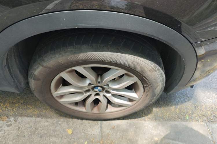 Used BMW X3  Right Front Wheel Hub