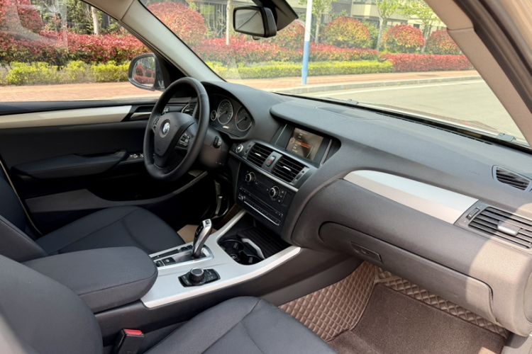 Used BMW X3 2016 sDrive20i Interior 10