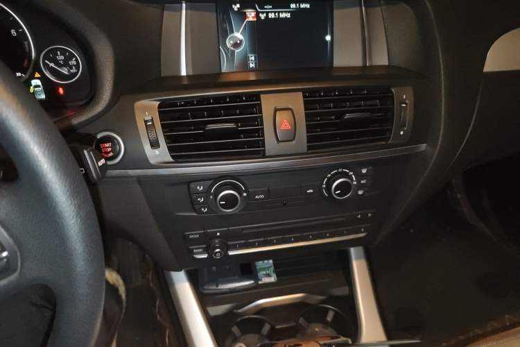 Used BMW X3 2016 sDrive20i Audio And AC Panel