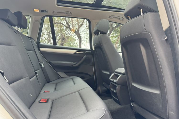 Used BMW X3 2016 sDrive20i Interior 11