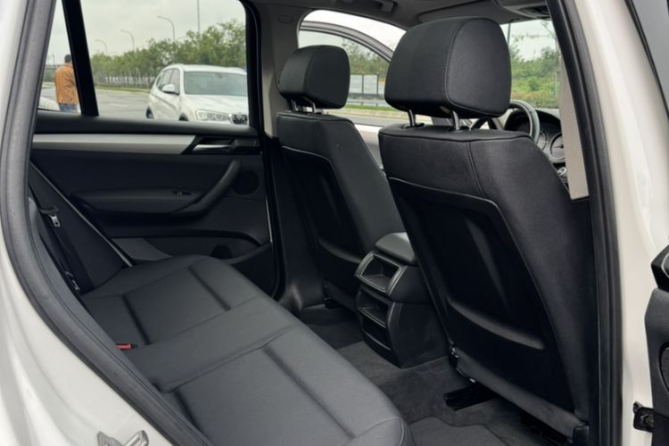 Used BMW X3 2016 sDrive20i Interior 4