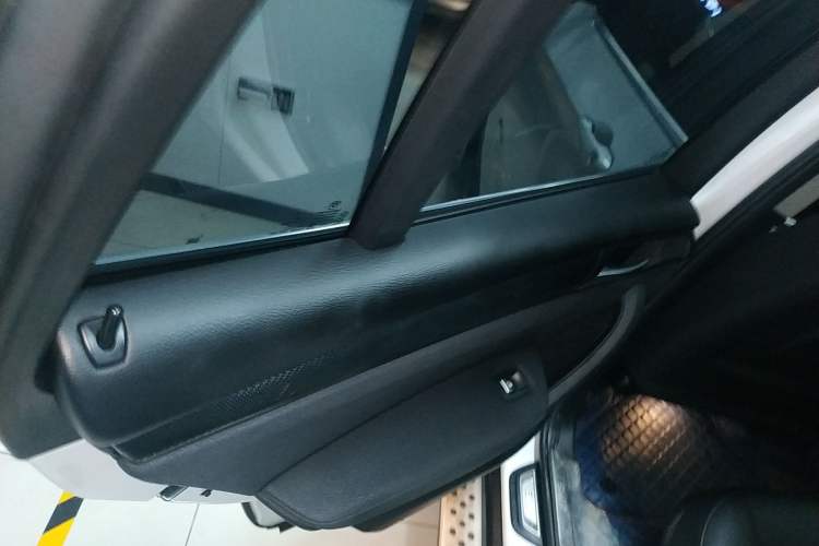 Used BMW X3 2016 sDrive20i Interior 8
