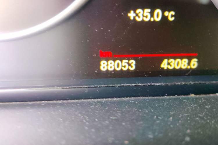 Used BMW X3 2016 sDrive20i Odometer Close Up