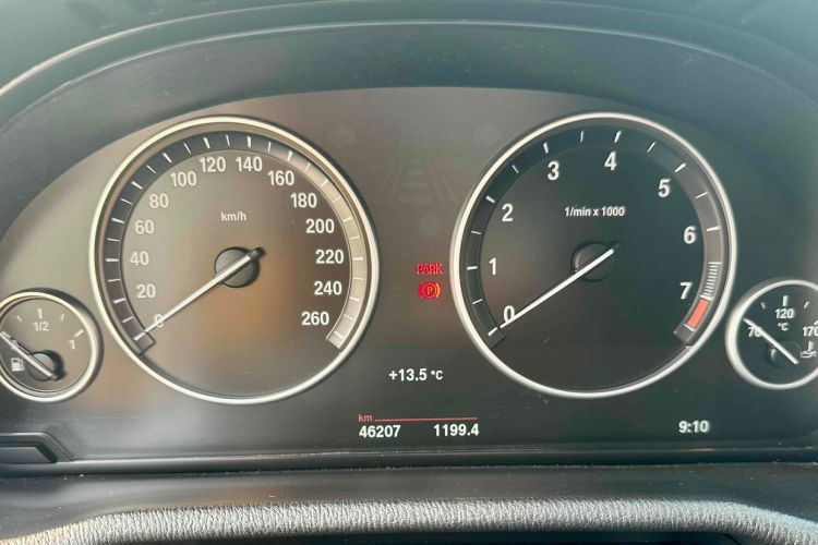Used BMW X3 2016 sDrive20i Odometer Close Up