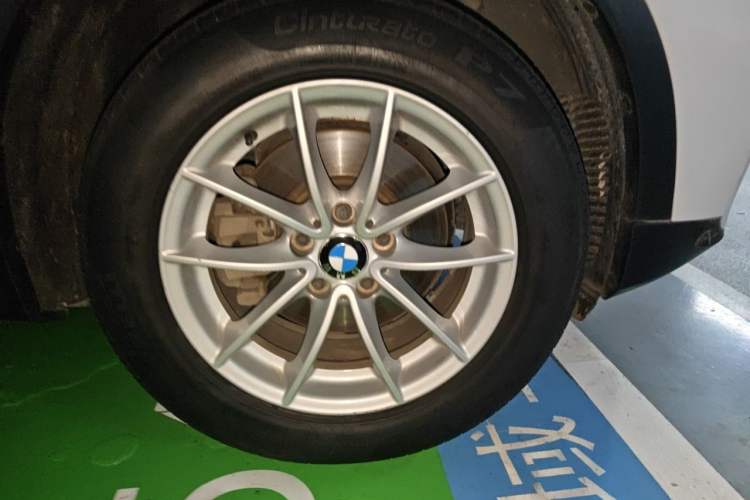 Used BMW X3  Right Front Wheel Hub