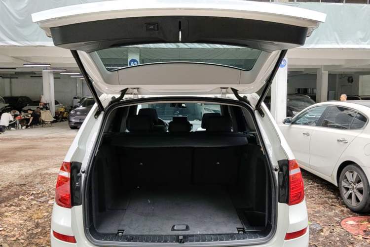 Used BMW X3 2016 sDrive20i Trunk