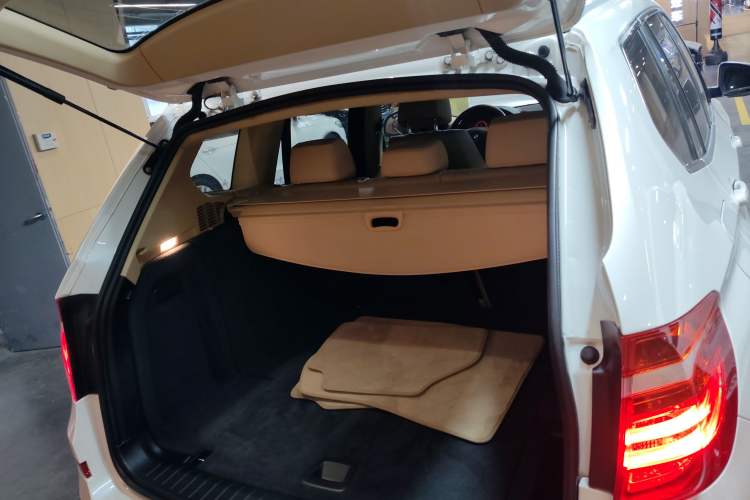 Used BMW X3 2016 sDrive20i Trunk