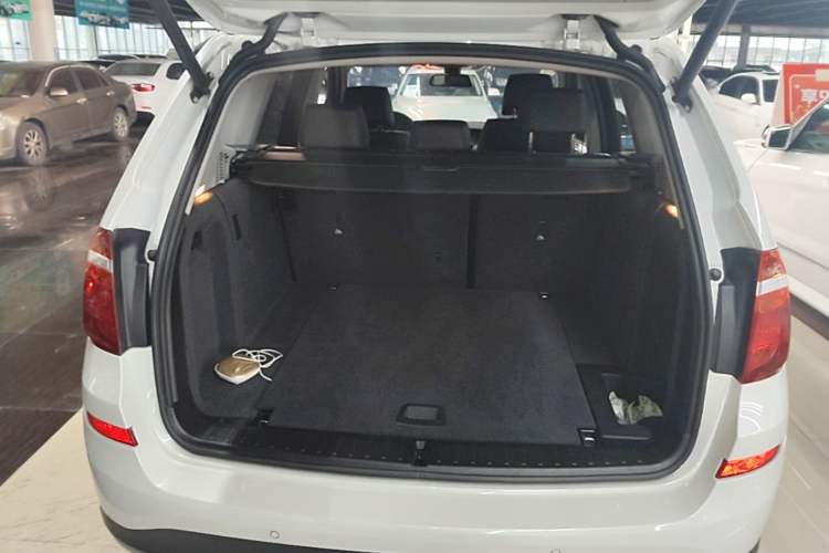 Used BMW X3 2016 sDrive20i Trunk