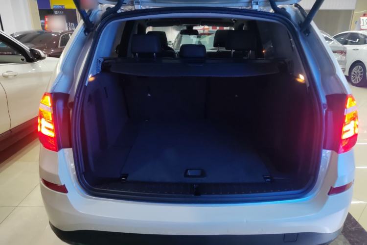 Used BMW X3 2016 sDrive20i Trunk
