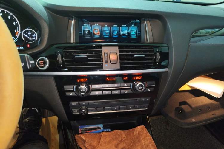 Used BMW X3  Audio And AC Panel
