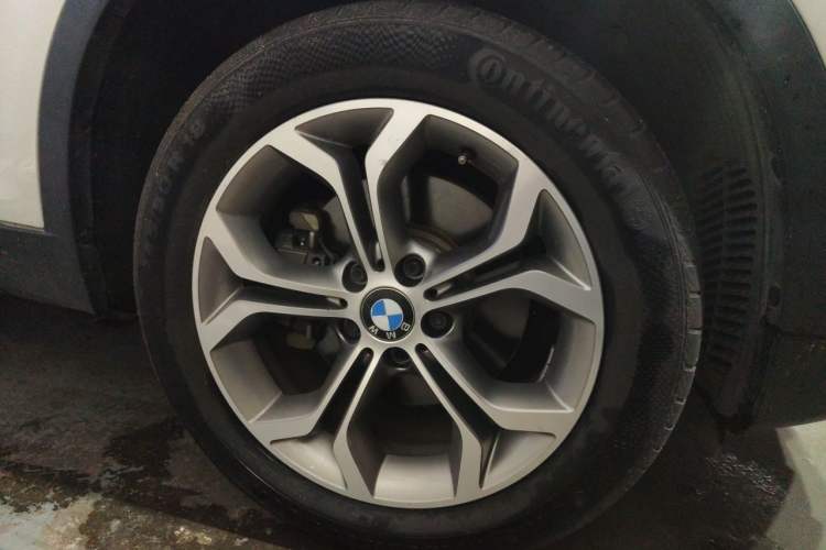 Used BMW X3  Right Front Wheel Hub