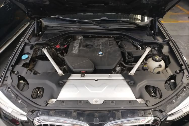 Used BMW X3 2018 xDrive25i Luxury Package China VI Emission Standard Engine Bay