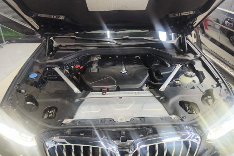 Used BMW X3 2018 xDrive28i Luxury Package China VI Emission Standard Engine Bay