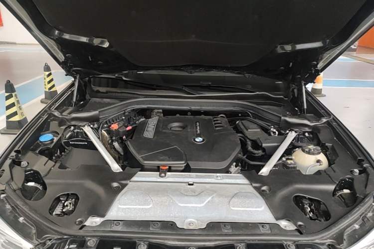 Used BMW X3 2018 xDrive28i Luxury Package China VI Emission Standard Engine Bay