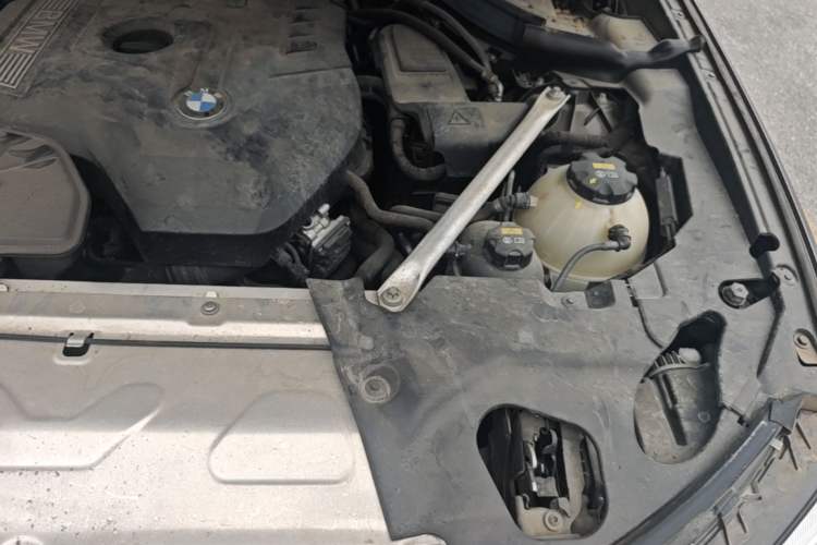 Used BMW X3 2018 xDrive28i Luxury Package China VI Emission Standard Engine Bay Left